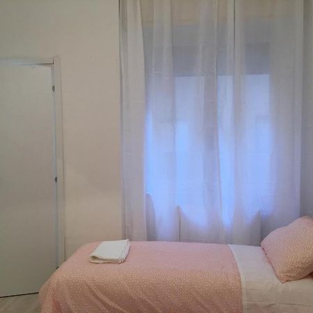 Milan Nice Flat In Red Metro Екстериор снимка