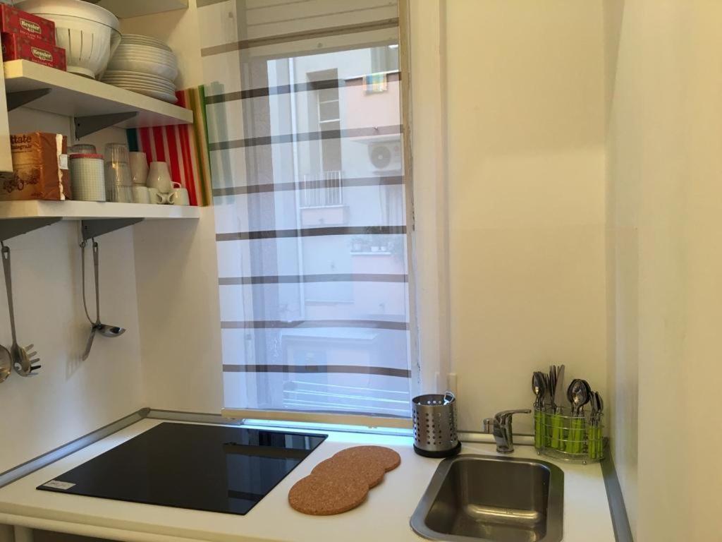 Milan Nice Flat In Red Metro Екстериор снимка