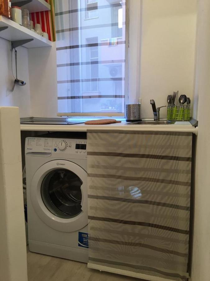 Milan Nice Flat In Red Metro Екстериор снимка