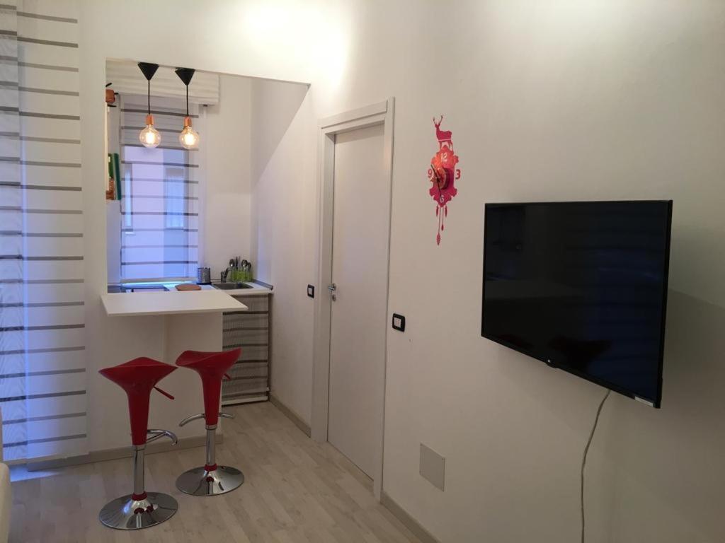 Milan Nice Flat In Red Metro Екстериор снимка