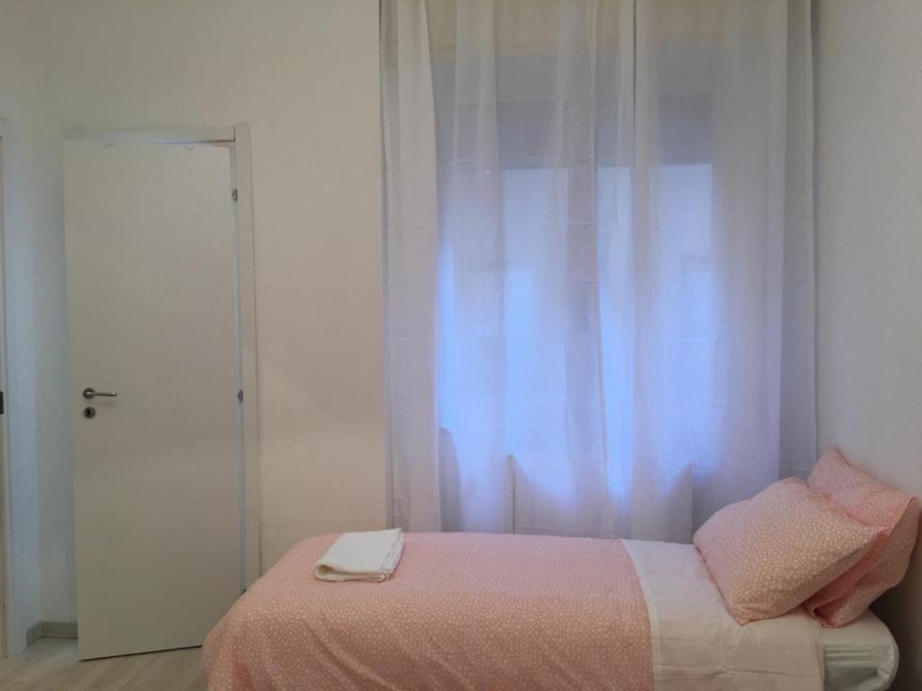 Milan Nice Flat In Red Metro Екстериор снимка